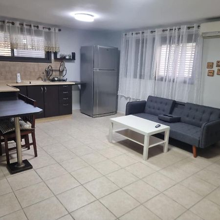 B&B Amit 18 Minutes From The Airport - אירוח כפרי עמית 18 דקות משדה תעופה Petach Tikva Buitenkant foto