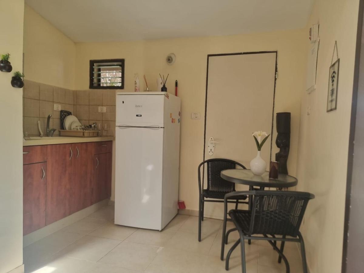 B&B Amit 18 Minutes From The Airport - אירוח כפרי עמית 18 דקות משדה תעופה Petach Tikva Buitenkant foto