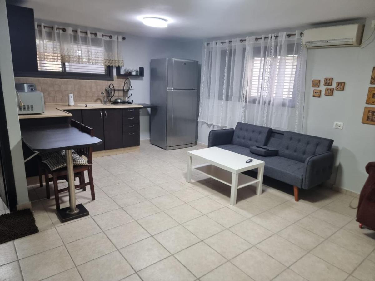 B&B Amit 18 Minutes From The Airport - אירוח כפרי עמית 18 דקות משדה תעופה Petach Tikva Buitenkant foto