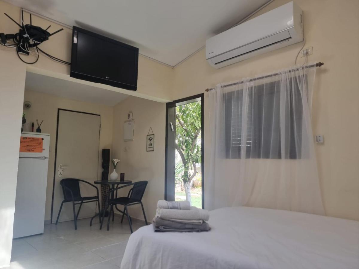 B&B Amit 18 Minutes From The Airport - אירוח כפרי עמית 18 דקות משדה תעופה Petach Tikva Buitenkant foto